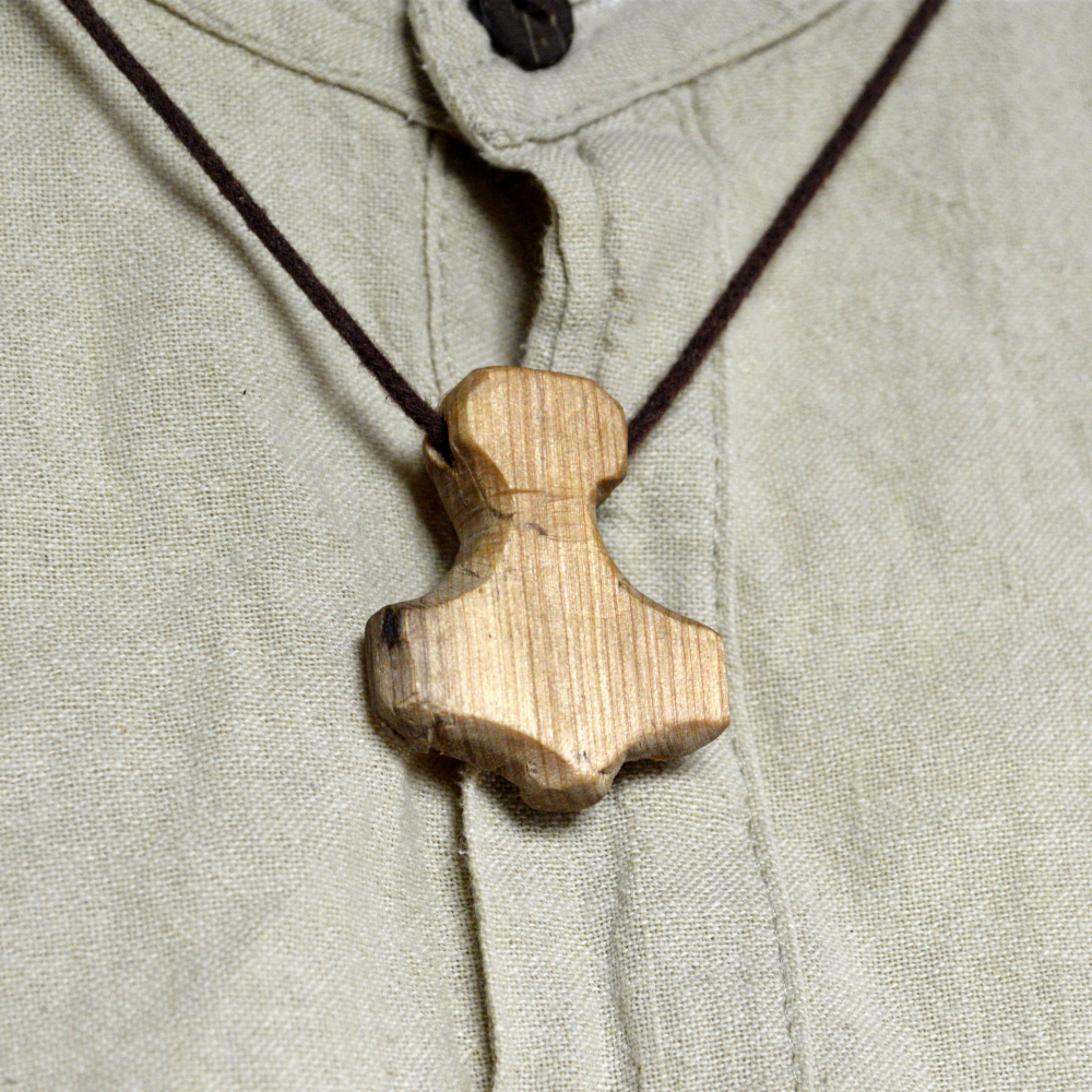 Marteau de Thor en bois sculpté